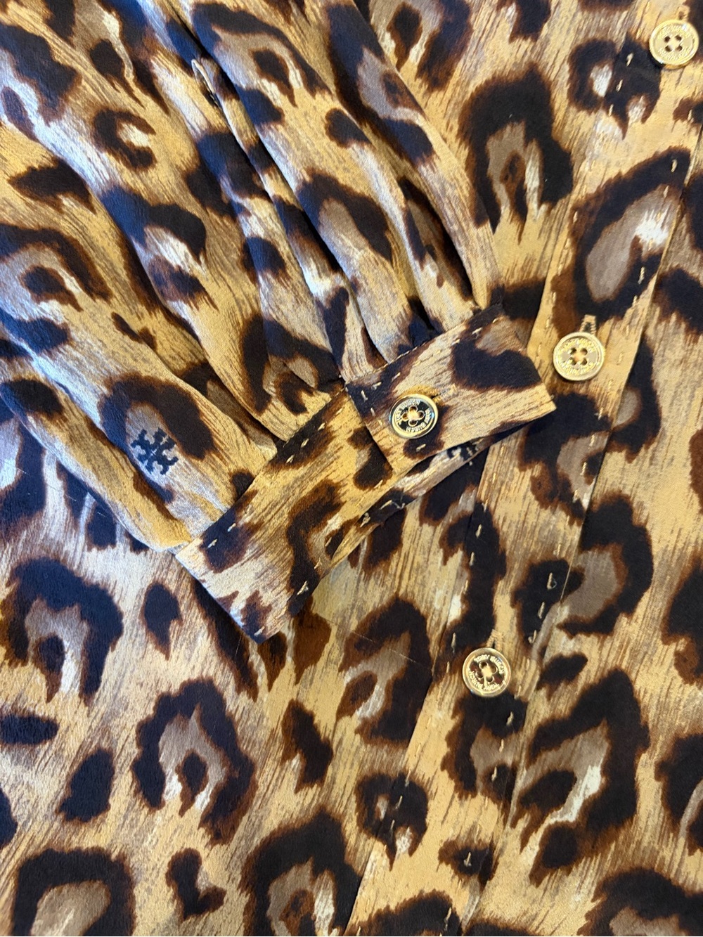 Tory Burch Leopard-Print V-Neck Button blouse - Picture 2 of 5
